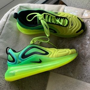 Nike AirMax 720 Volt